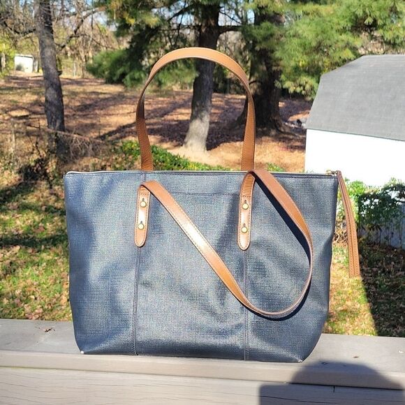 Fossil navy tote with tassle - Picture 2 of 7